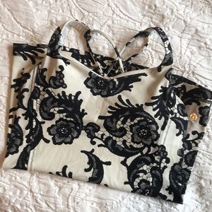 Lululemon Size 4 Black and White Luxtreme Fabric